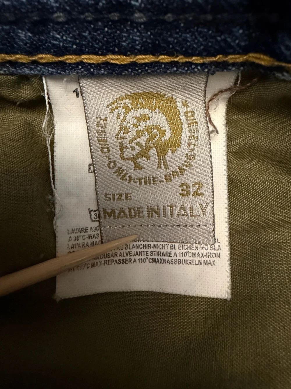 Diesel YARIKB Jeans Men 32x34 Blue Straight Leg Med Wash Made in Italy 0071V EUC